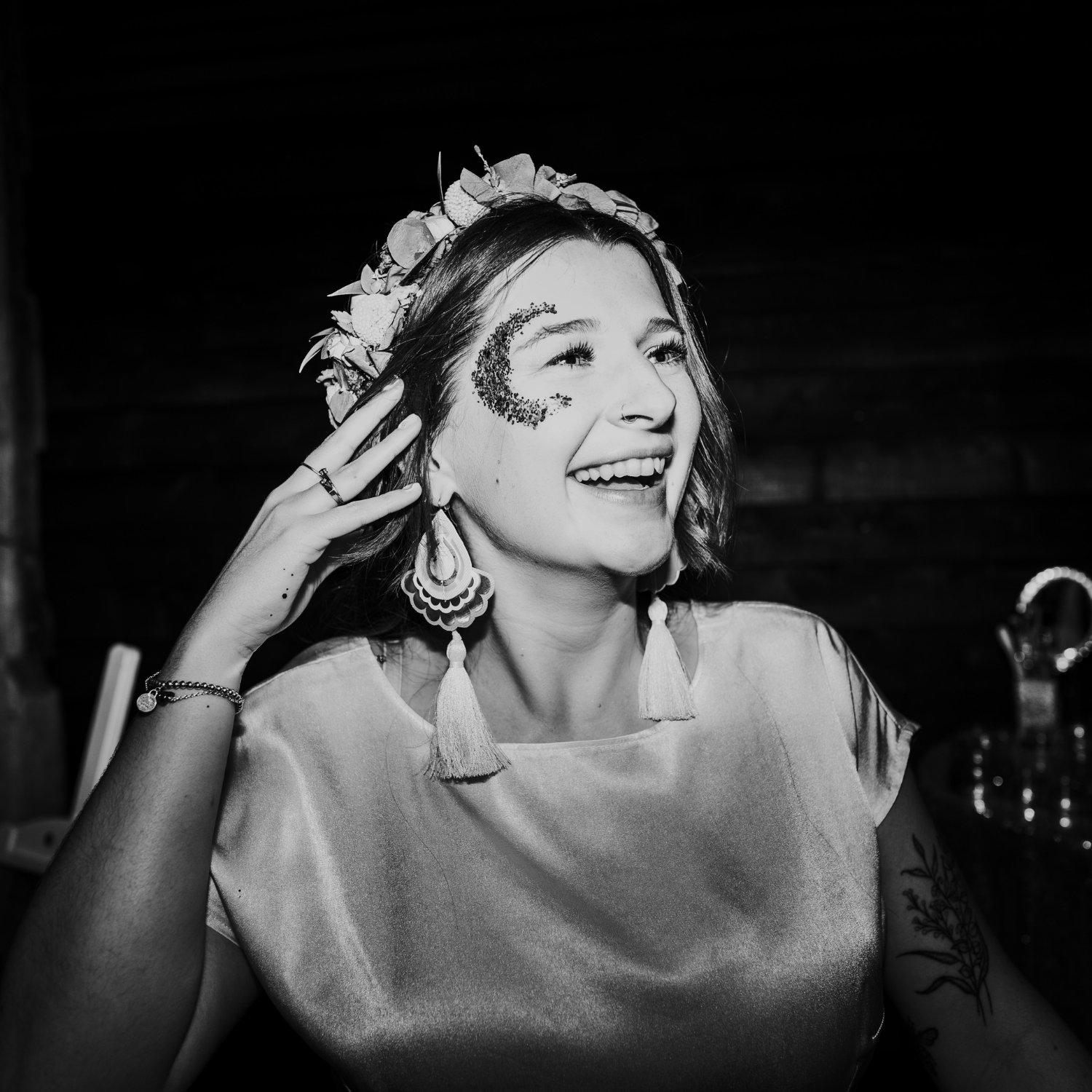 Bridal eco glitter at a wedding. Glitter moon on the face of a beautiful bride