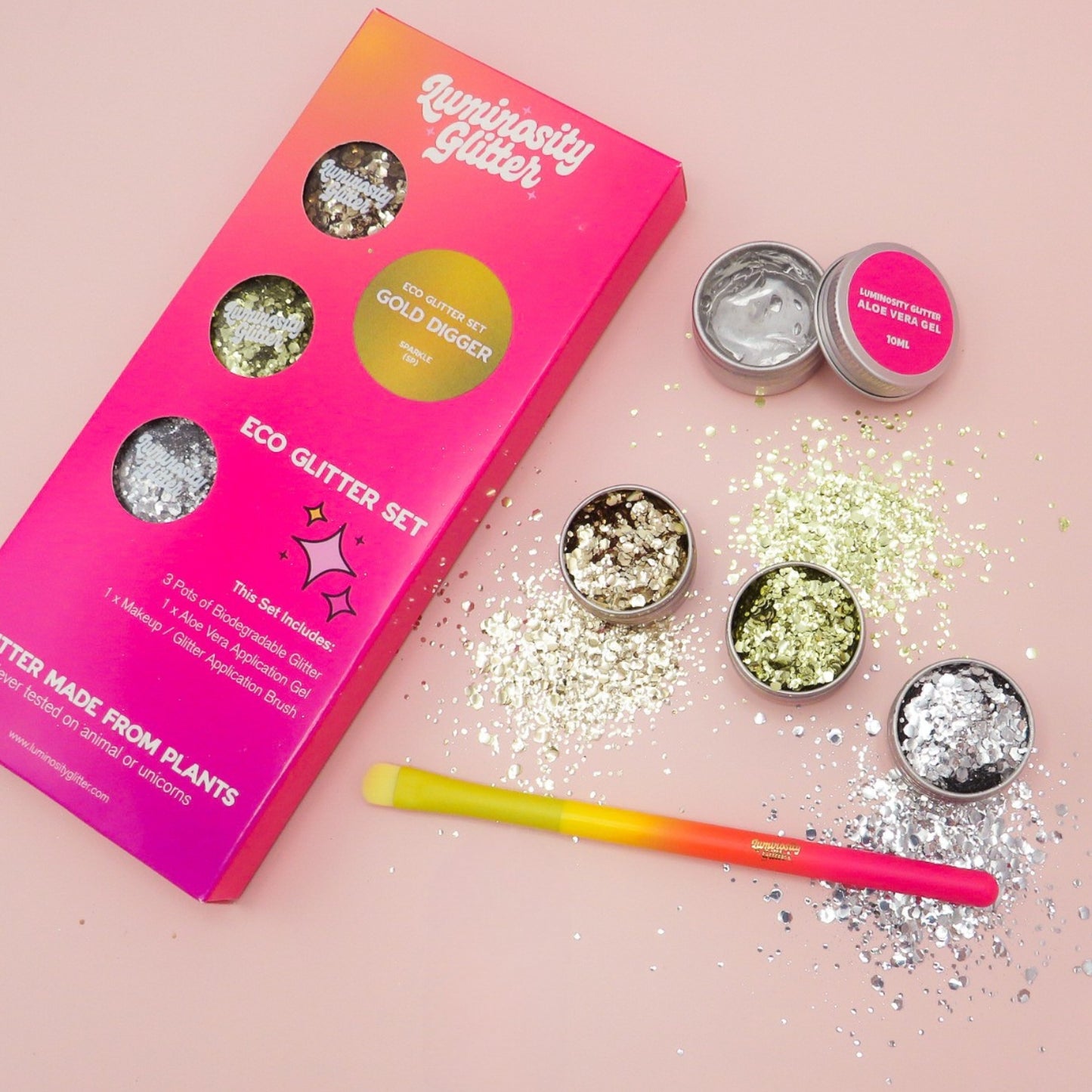 Gold Digger festival glitter set of gold, silver and rose gold glitter blends. This set also comes with a 10ml aloe vera application gel and full sized application brush.