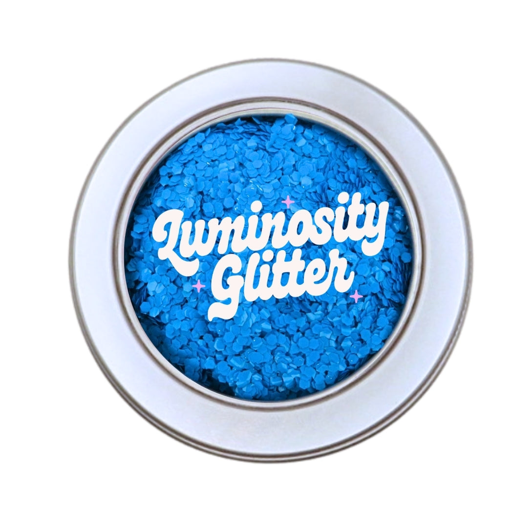 Bubblegum blue eco friendly glitter in chunky size. Opaque bioglitter for festivals and makeup looks.