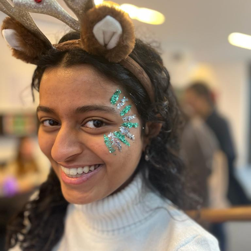 A face glitter firework in green and silver