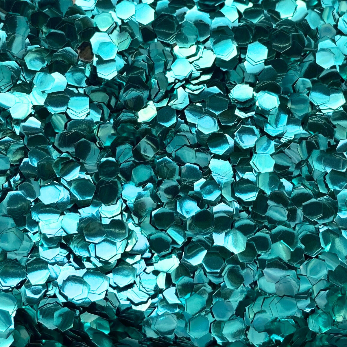 Festival glitter in a bright turquoise shade. Super chunky biodegradable glitter.