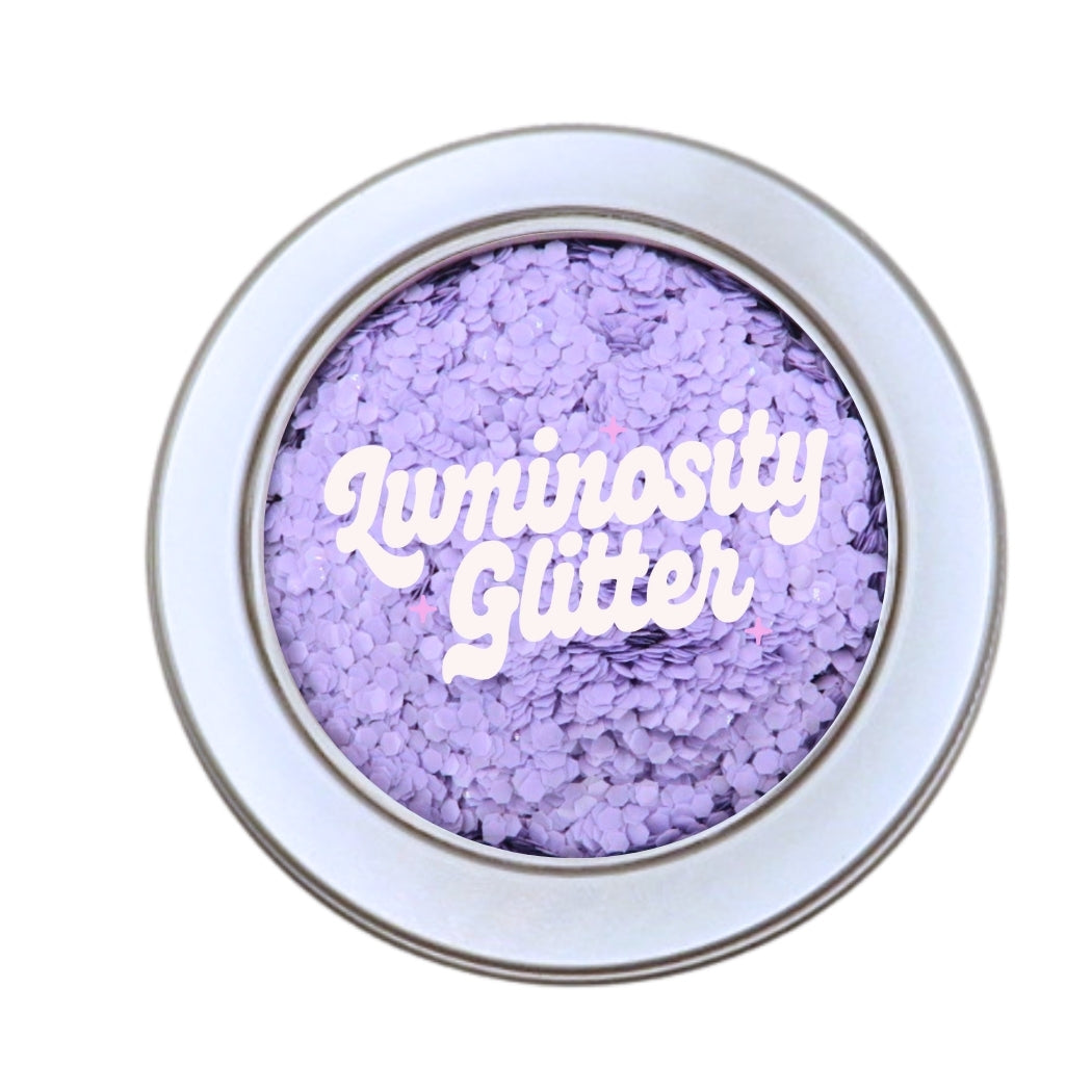 30 grams of lilac lavender chunky eco friendly glitter in a round aluminium screw lid pot.