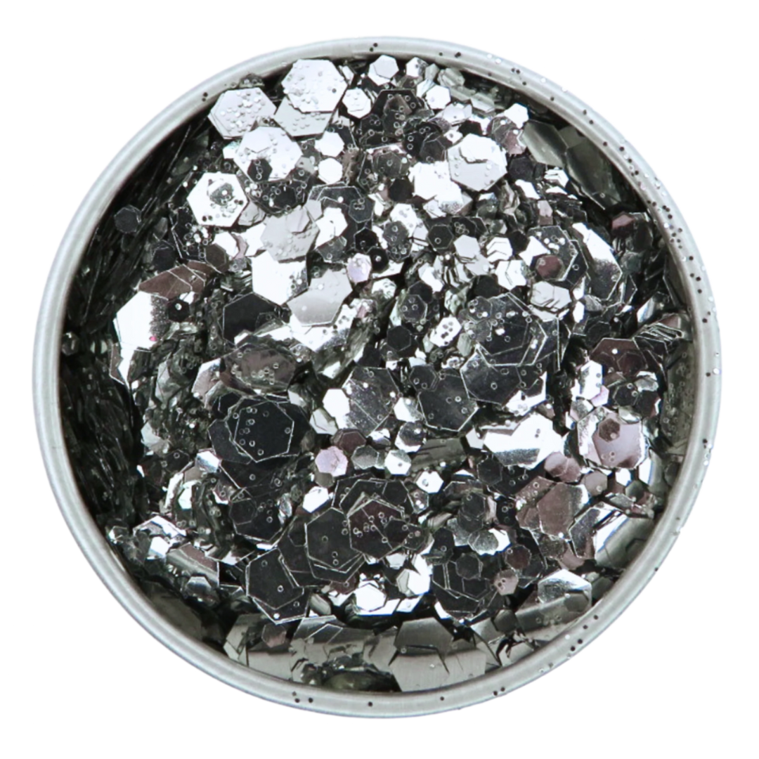 Silver blend of biodegradable cosmetic glitter in fine, chunky and super chunky sizing. Blended together into a 6 gram aluminium pot.