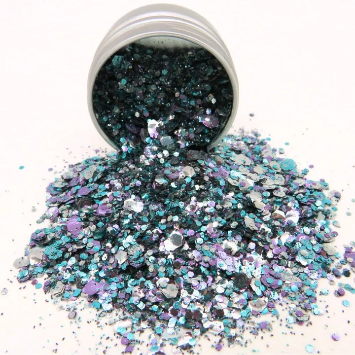 Loose eco glitter blend Winter Wonderland in a 6 gram aluminium pot.