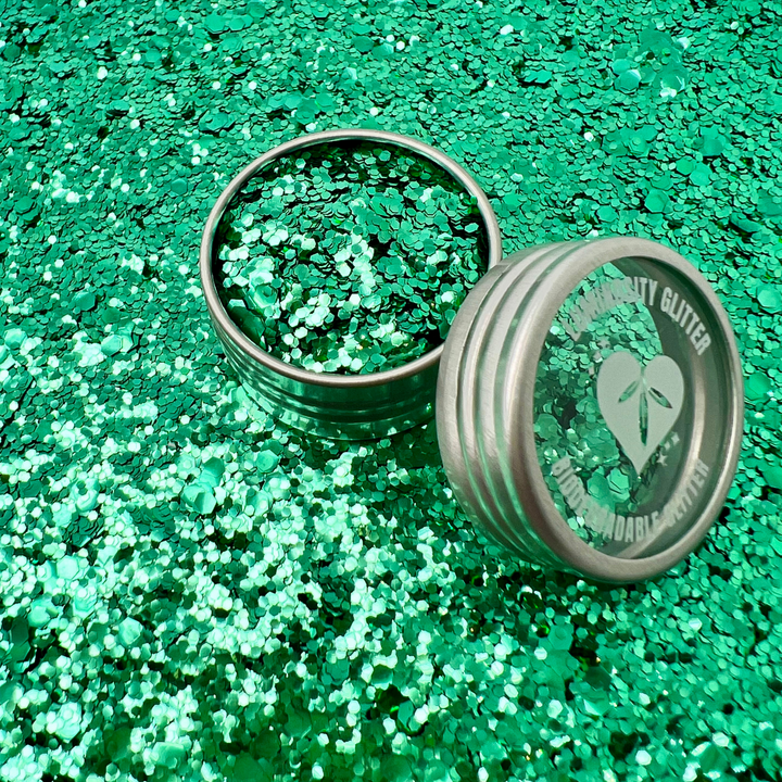 Green biodegradable glittery mix in an aluminium tin with recyclable window lid.
