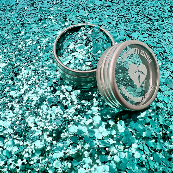 turquoise blend of eco friendly cosmetic glitter in an aluminium pot with a clear window lid. Perfect for cosmetics, makeup, festivals and even wax melt making.